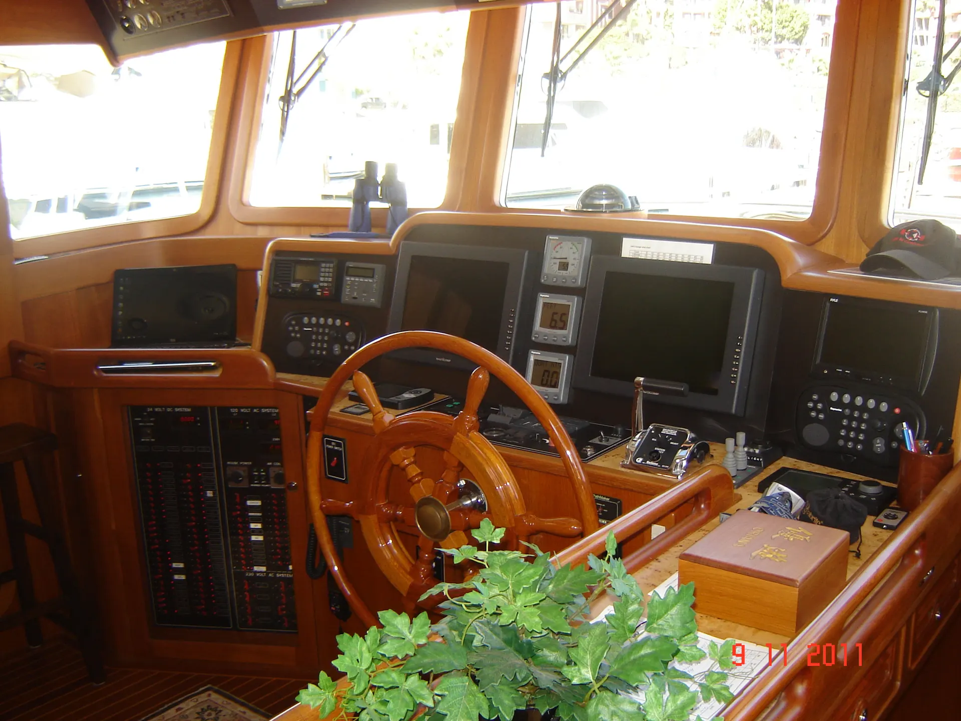 Pilothouse helm station of a trawler yacht